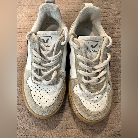 White and blue veja sneakers - Picture 3 of 6